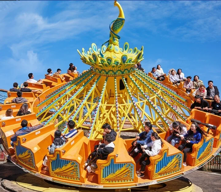 Spinning Tilting Ride