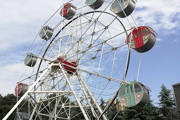 Attractive Ferris Wheel in Scenic Spots